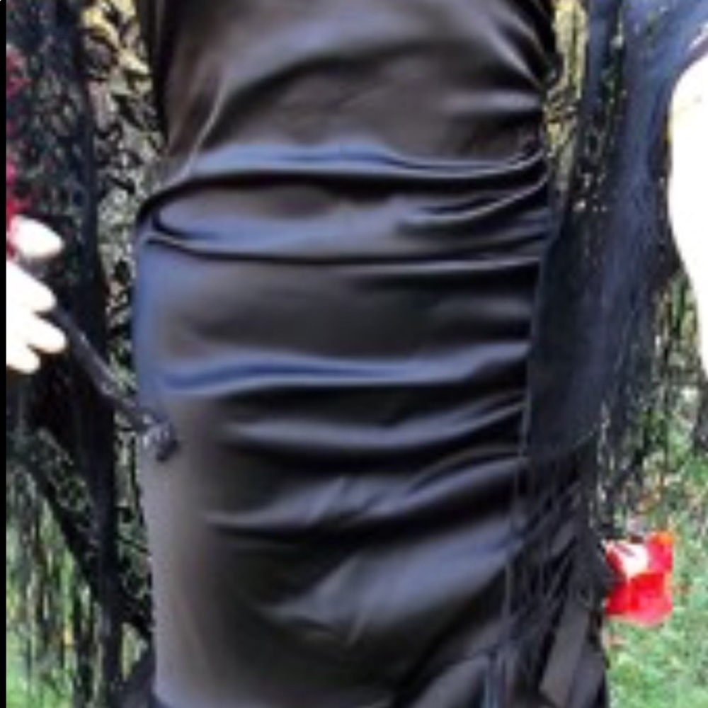 Vampiress Wedding Dress and accessories. Size XS - Picture 6 of 8